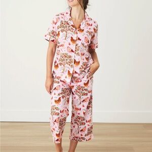 Short Sleeve Top & Cropped Pants Set in Hen House - Ballet Pink